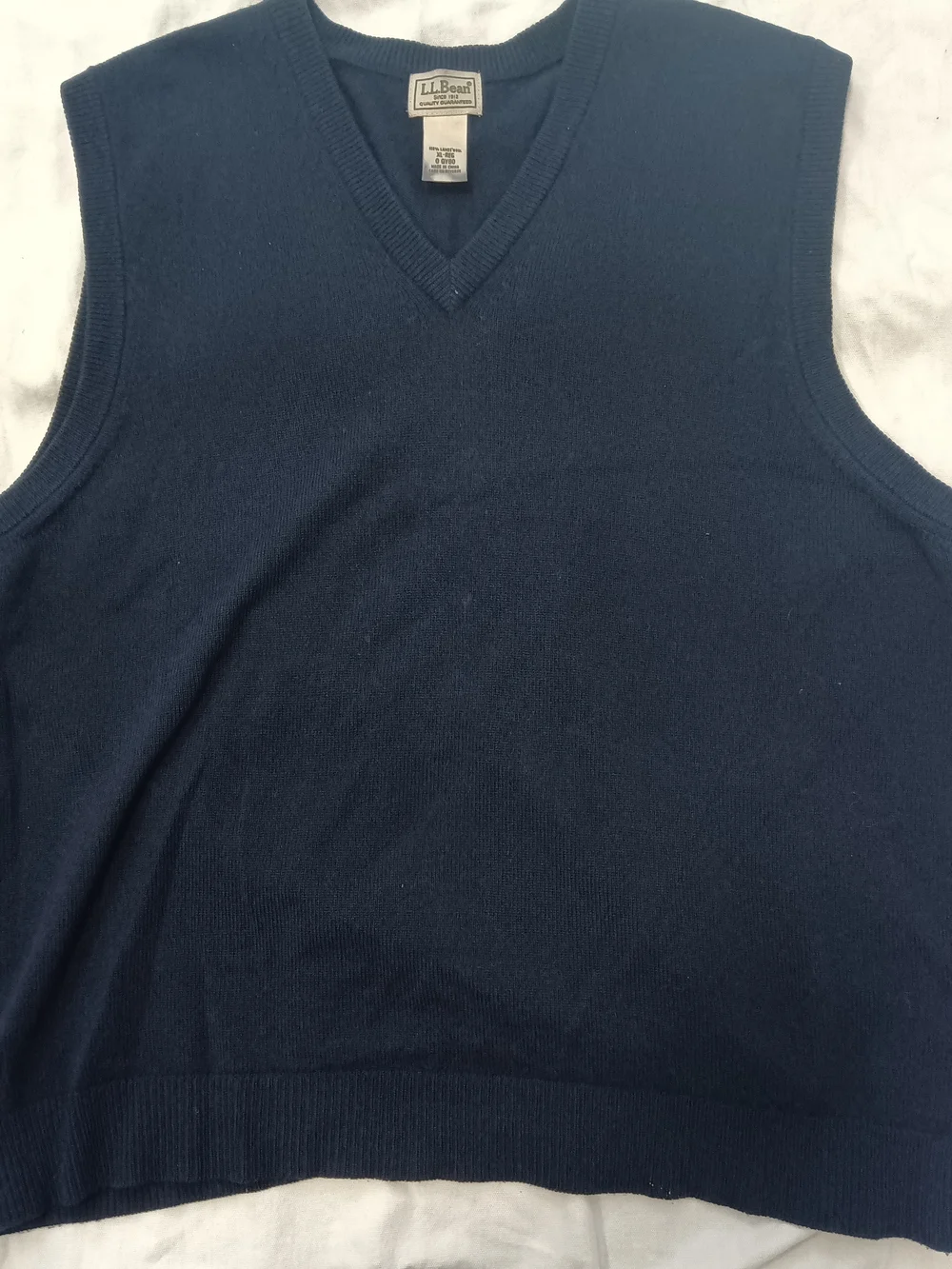L.L. Bean Men's Dark Navy Classic V-Neck 100% Lambs Wool Sweater Vest Size XL